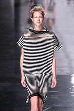 イッセイ ミヤケ 2013年春夏コレクション - 鳥の羽ばたきにインスパイアされたプリント革命｜写真28