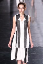 イッセイ ミヤケ 2013年春夏コレクション - 鳥の羽ばたきにインスパイアされたプリント革命｜写真32