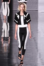 イッセイ ミヤケ 2013年春夏コレクション - 鳥の羽ばたきにインスパイアされたプリント革命｜写真39