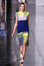 イッセイ ミヤケ 2013年春夏コレクション - 鳥の羽ばたきにインスパイアされたプリント革命｜写真49