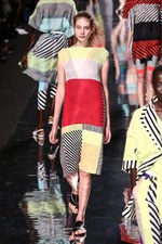 イッセイ ミヤケ 2013年春夏コレクション - 鳥の羽ばたきにインスパイアされたプリント革命｜写真72