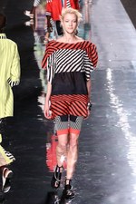 イッセイ ミヤケ 2013年春夏コレクション - 鳥の羽ばたきにインスパイアされたプリント革命｜写真73