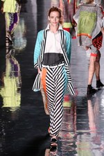 イッセイ ミヤケ 2013年春夏コレクション - 鳥の羽ばたきにインスパイアされたプリント革命｜写真78