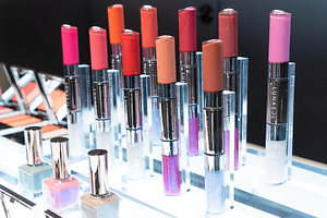 ルナソル19年秋コスメ、鮮やか“発光”カラーの4色アイシャドウやマットリップ×グロスの新リップ｜写真41