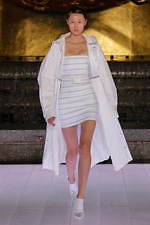 アレキサンダー ワン 2020年春夏ウィメンズコレクション、自信に溢れたリュクスなアクティブスタイル｜写真16