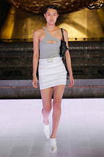 アレキサンダー ワン 2020年春夏ウィメンズコレクション、自信に溢れたリュクスなアクティブスタイル｜写真17