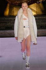 アレキサンダー ワン 2020年春夏ウィメンズコレクション、自信に溢れたリュクスなアクティブスタイル｜写真23