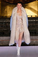 アレキサンダー ワン 2020年春夏ウィメンズコレクション、自信に溢れたリュクスなアクティブスタイル｜写真24