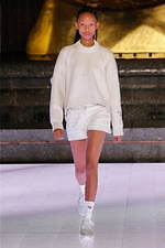 アレキサンダー ワン 2020年春夏ウィメンズコレクション、自信に溢れたリュクスなアクティブスタイル｜写真42