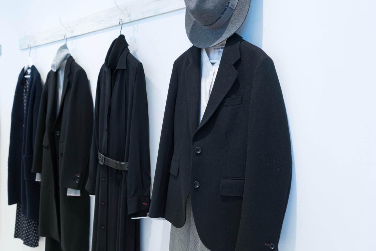 ユニクロ イネス ド ラ フレサンジュ 19秋冬 メインカラーに 黒 初採用 ワンピースやコート ファッションプレス