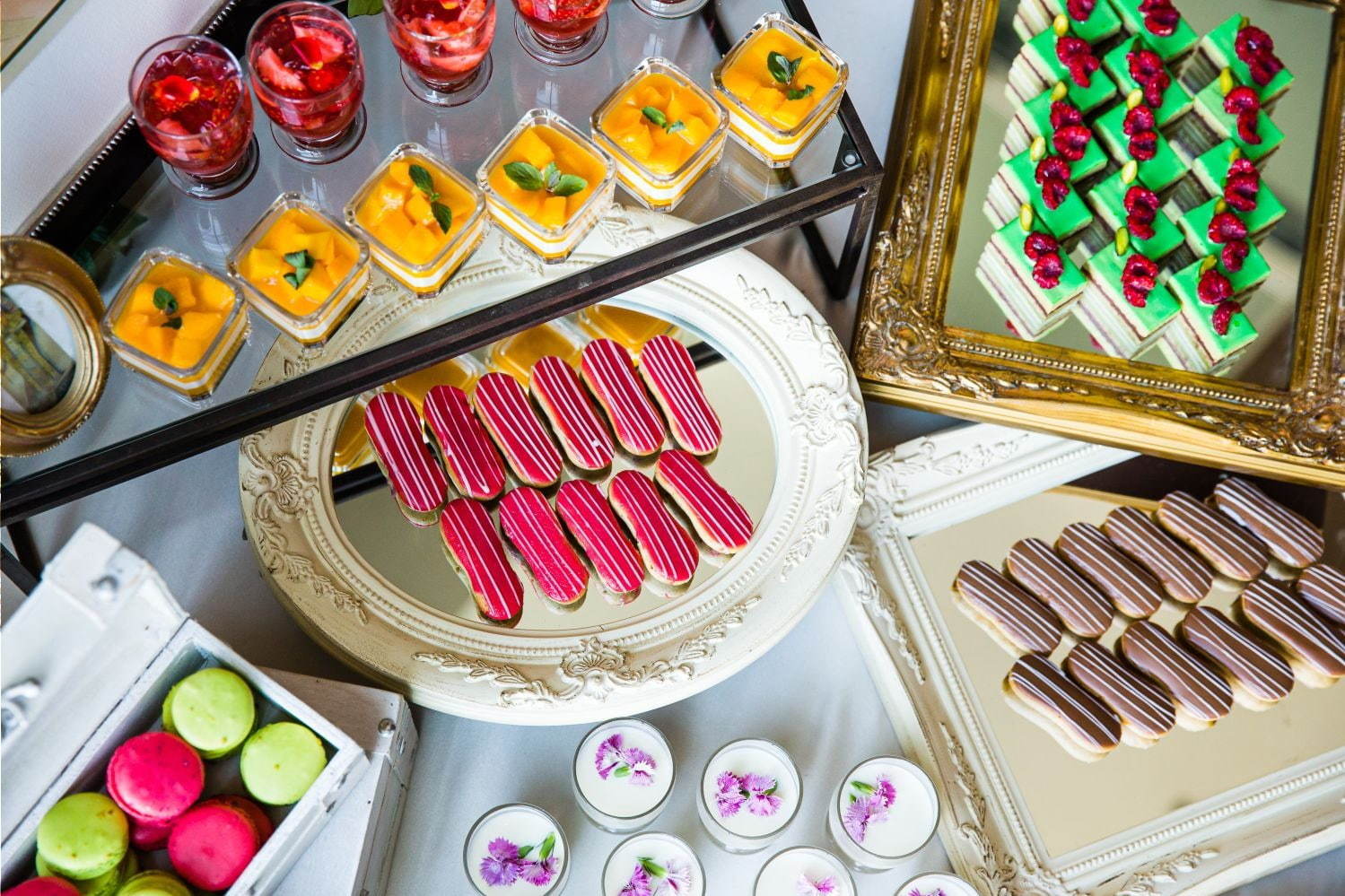 コンラッド東京「みんなのミュシャ」スイーツビュッフェ、作品が着想の色鮮やかなデザート&軽食｜写真3
