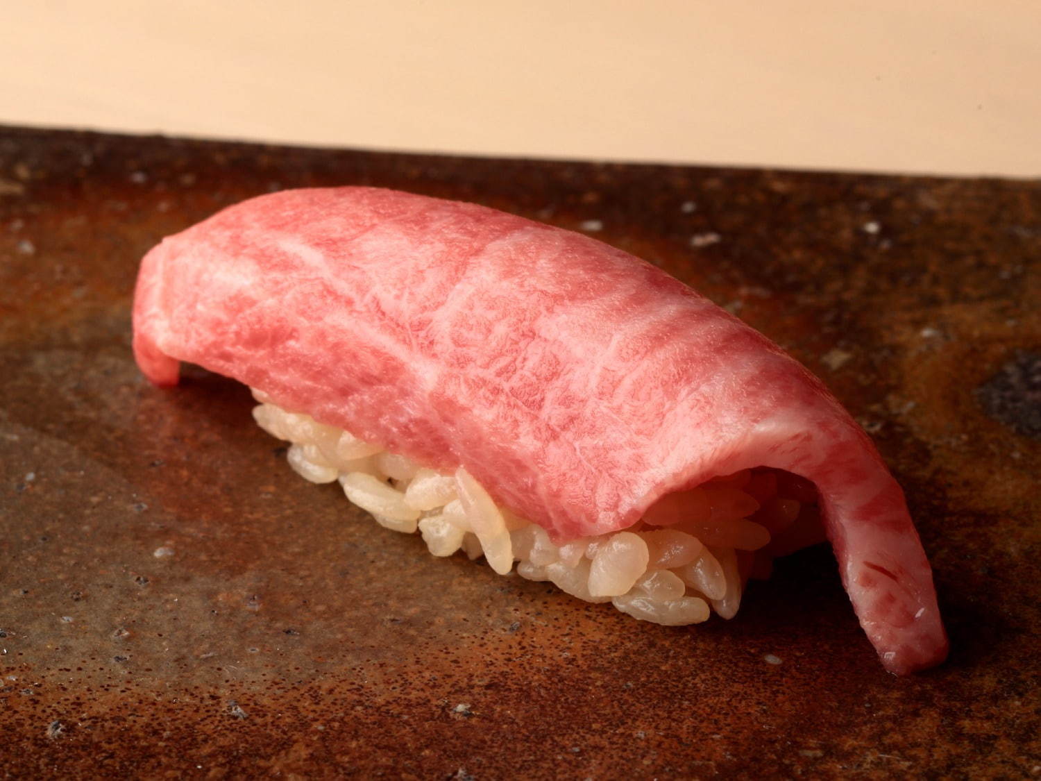 「鮨 銀座おのでら」最高のおもてなしとともに堪能する“本物の江戸前寿司”｜写真2