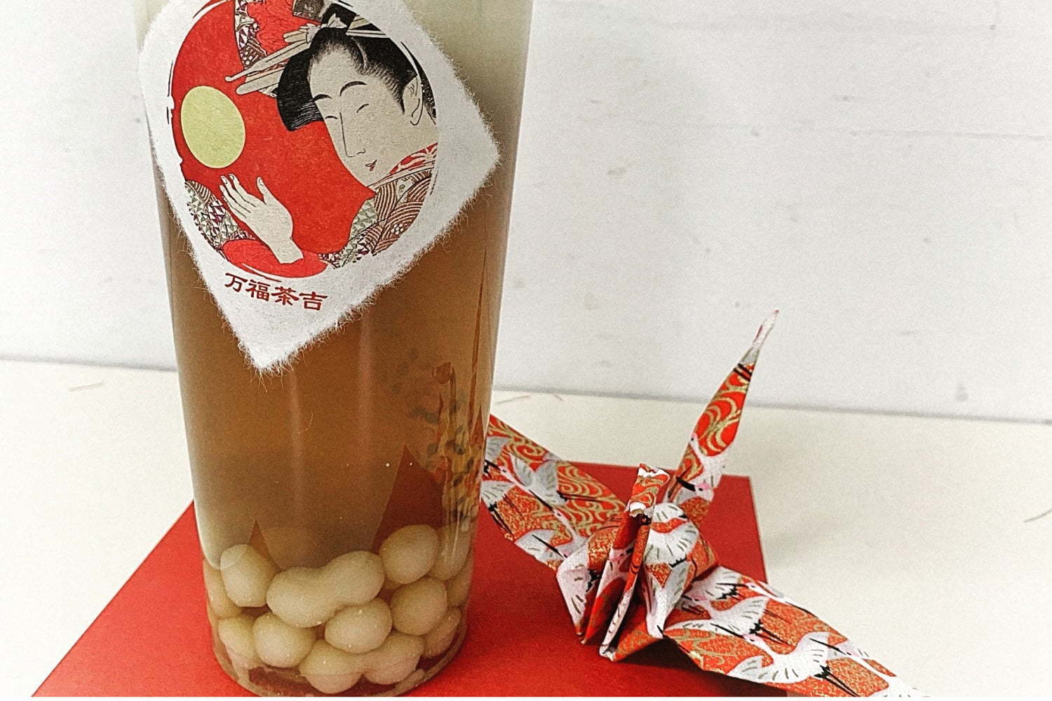 タピオカドリンク｜和三盆タピオカドリンク店「万福茶吉」築地に一号店、無着色の和三盆タピオカ×ヘルシーティー