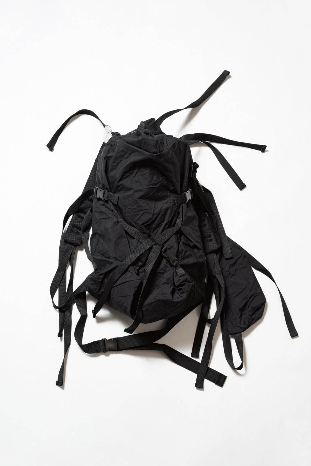  〈ザ ヴィリディアン×マクロマウロ〉変形自由な軽量バッグパック