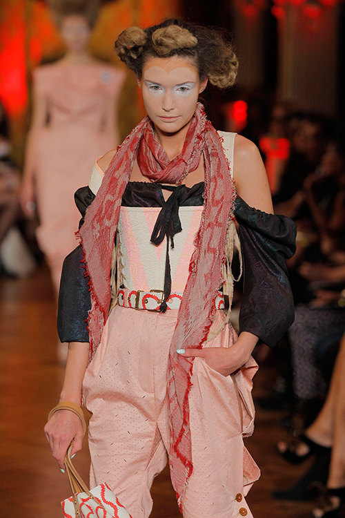 ヴィヴィアン・ウエストウッド ゴールドレーベル(Vivienne Westwood Gold Label) 2013年春夏ウィメンズコレクション  - 写真58