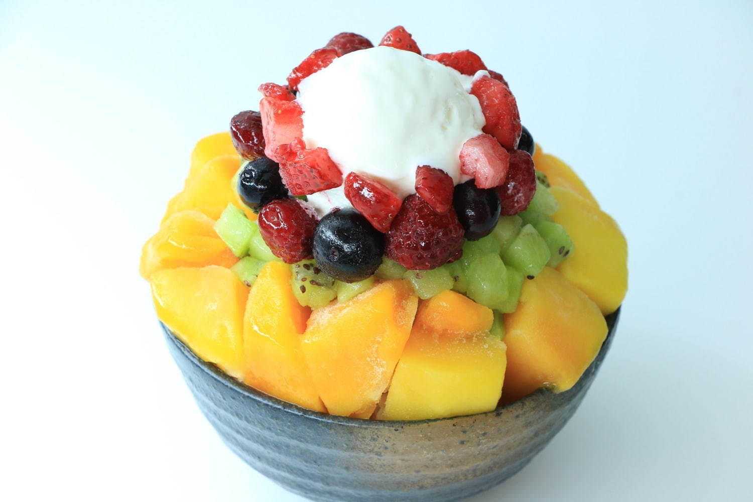 横浜赤レンガ倉庫で「レッド ブリック ビーチ」砂浜の広がる会場で“旨辛フード”と音楽を楽しむ｜写真3