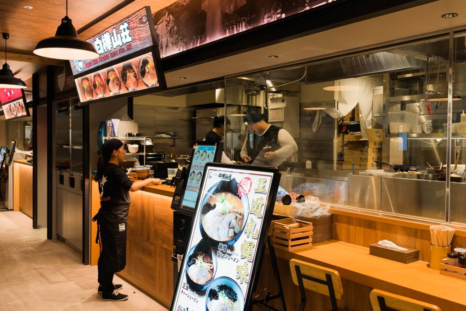 「横浜ハンマーヘッド」食がテーマの商業施設に国内初レストラン＆カフェ、ホテル＆客船ターミナルも｜写真46
