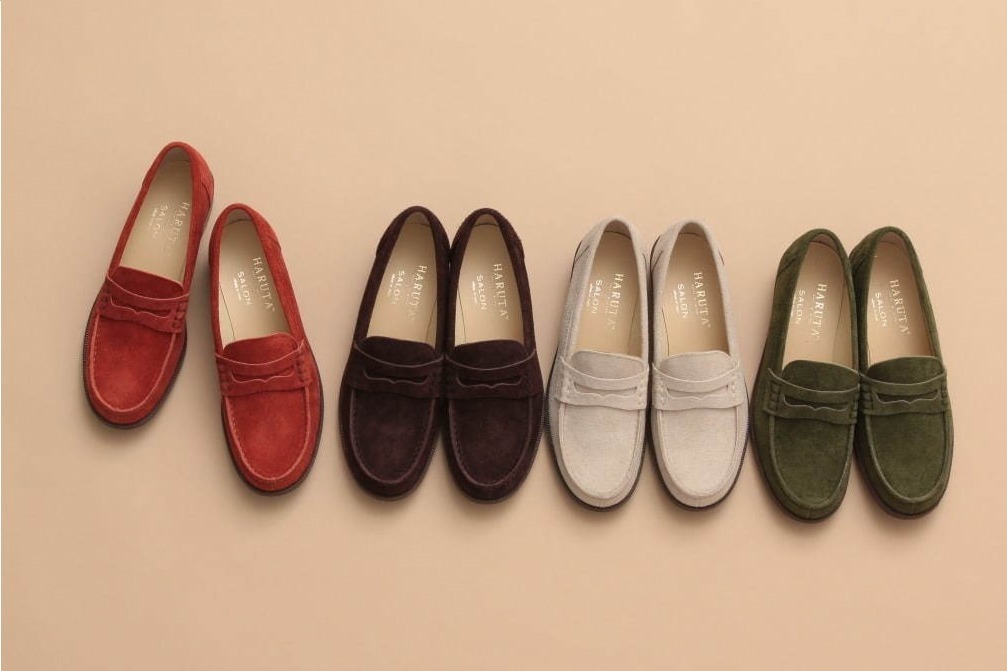 サロン アダム エ ロペの“秋色”スエードローファー、学生靴のハルタとコラボ