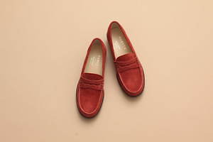 サロン アダム エ ロペの“秋色”スエードローファー、学生靴のハルタとコラボ｜写真5