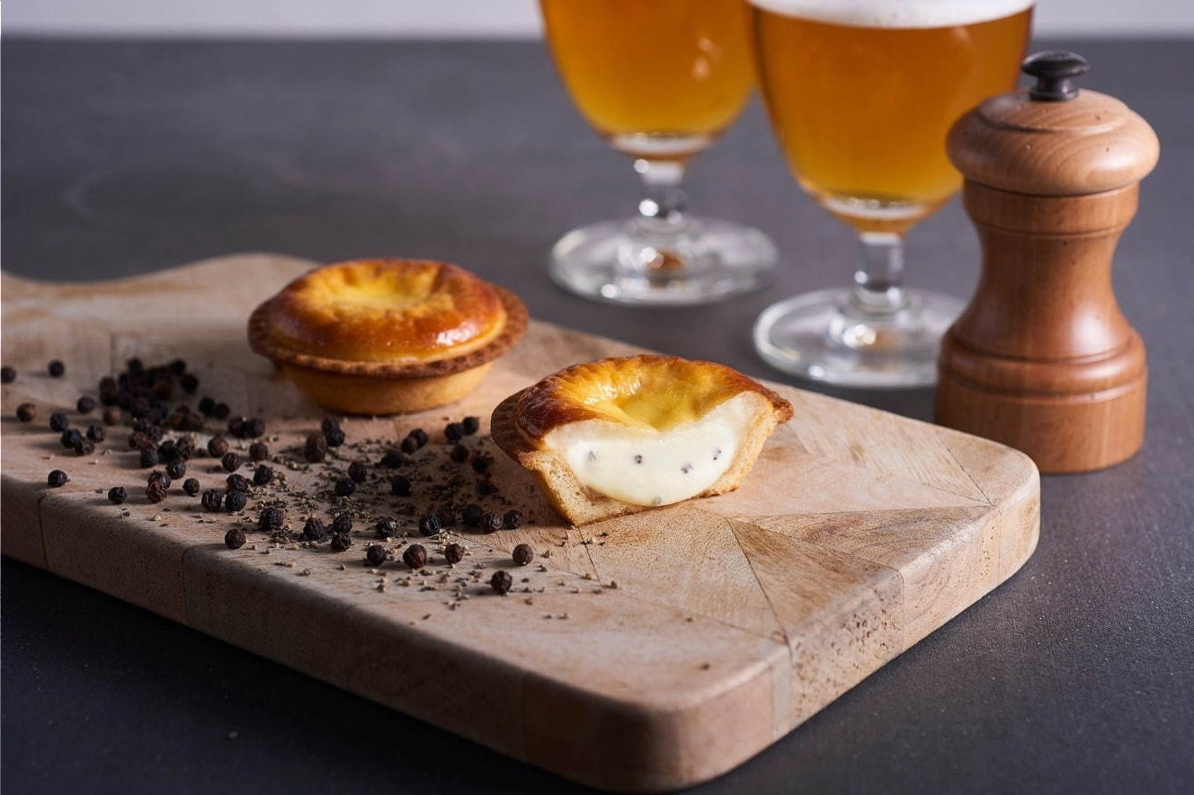 おつまみ｜焼きたてチーズタルト専門店「ベイク」初のセイボリーシリーズ「ブラックペッパーチーズタルト」