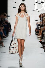 ダイアン フォン ファステンバーグ 2013年春夏コレクション - オリエンタルとモダンの融合｜写真8