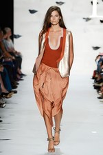 ダイアン フォン ファステンバーグ 2013年春夏コレクション - オリエンタルとモダンの融合｜写真24