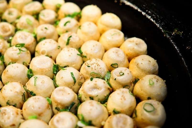 行列｜ビーフンと焼小籠包の専門店「ユンユン」大阪・大丸心斎橋店に、神戸南京町店でチーズ焼小籠包も販売