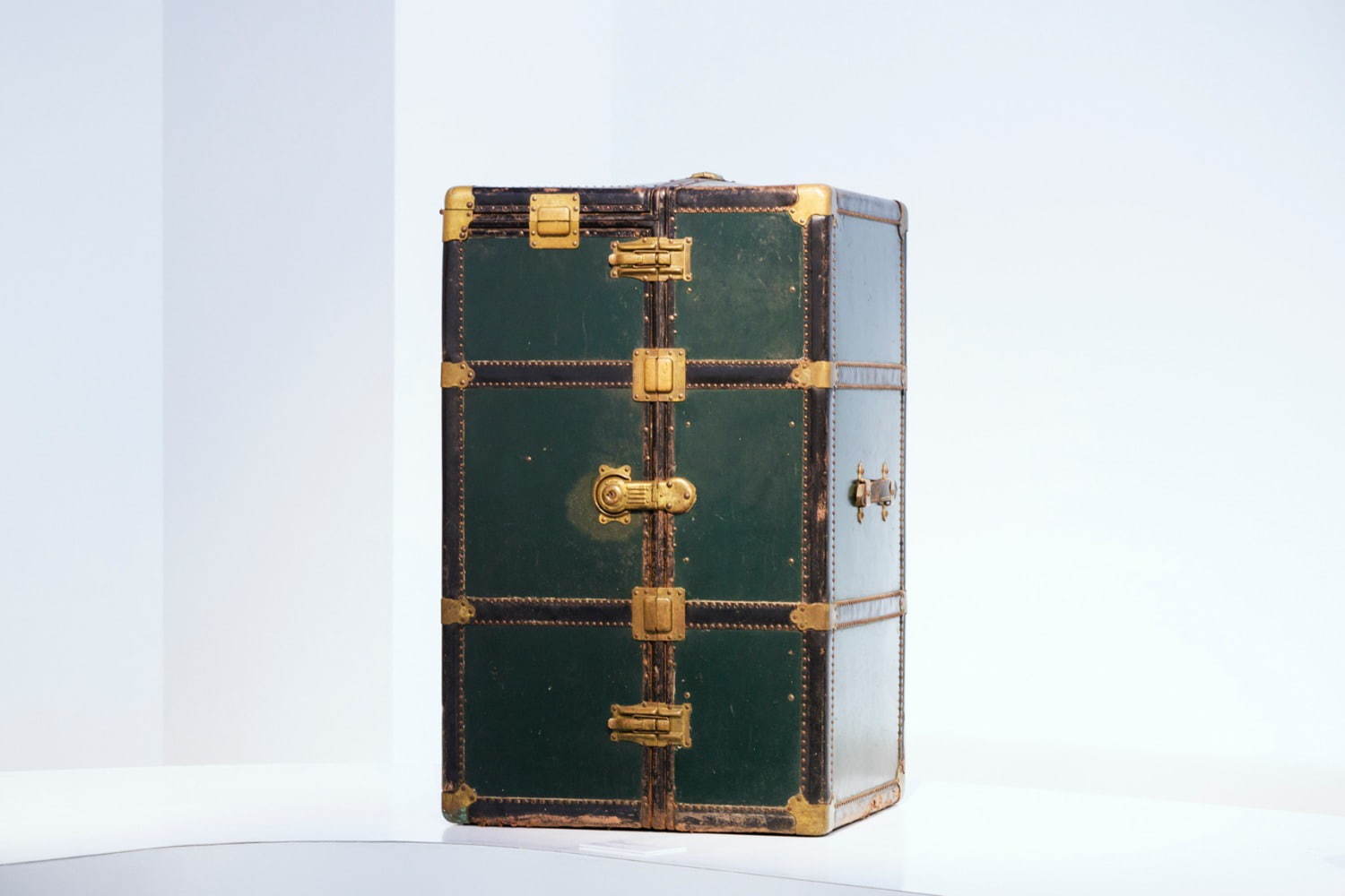 リモワの“スーツケース”展示会、1900年代の木製ヴィンテージスーツケースなどが集結｜写真9