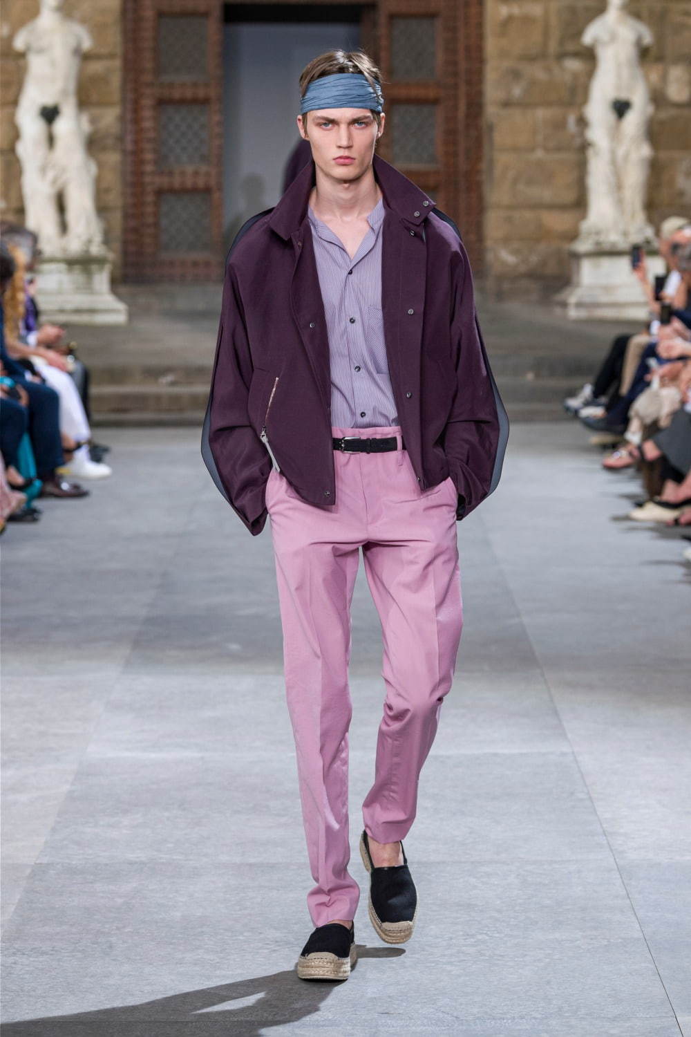 写真34 42 メンズ ピンクのパンツ ロング のコーディネート着用 コレクションルックギャラリー ファッションプレス