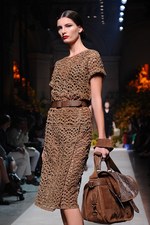 ロエベ 2013年春夏コレクション - ダリの妻ガラをミューズに魅惑のモダンラグジュアリー｜写真23