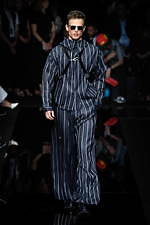 エンポリオ アルマーニ 20年春夏メンズコレクション、光を得たエネルギッシュなマスキュリンスタイル｜写真14