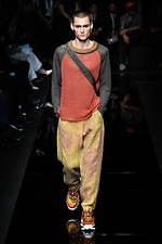 エンポリオ アルマーニ 20年春夏メンズコレクション、光を得たエネルギッシュなマスキュリンスタイル｜写真38