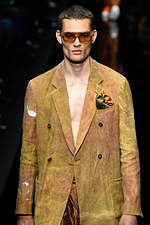 エンポリオ アルマーニ 20年春夏メンズコレクション、光を得たエネルギッシュなマスキュリンスタイル｜写真41