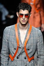 エンポリオ アルマーニ 20年春夏メンズコレクション、光を得たエネルギッシュなマスキュリンスタイル｜写真45