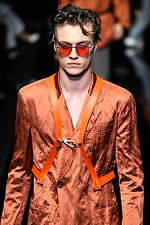 エンポリオ アルマーニ 20年春夏メンズコレクション、光を得たエネルギッシュなマスキュリンスタイル｜写真47