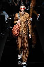 エンポリオ アルマーニ 20年春夏メンズコレクション、光を得たエネルギッシュなマスキュリンスタイル｜写真51