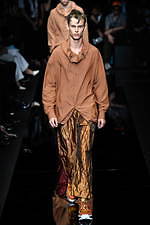 エンポリオ アルマーニ 20年春夏メンズコレクション、光を得たエネルギッシュなマスキュリンスタイル｜写真53