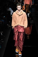 エンポリオ アルマーニ 20年春夏メンズコレクション、光を得たエネルギッシュなマスキュリンスタイル｜写真54