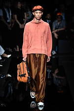 エンポリオ アルマーニ 20年春夏メンズコレクション、光を得たエネルギッシュなマスキュリンスタイル｜写真55