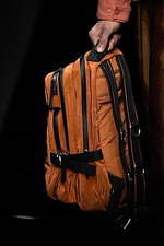 エンポリオ アルマーニ 20年春夏メンズコレクション、光を得たエネルギッシュなマスキュリンスタイル｜写真56