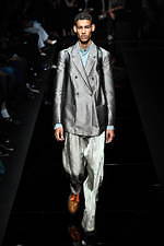 エンポリオ アルマーニ 20年春夏メンズコレクション、光を得たエネルギッシュなマスキュリンスタイル｜写真61