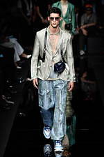 エンポリオ アルマーニ 20年春夏メンズコレクション、光を得たエネルギッシュなマスキュリンスタイル｜写真62