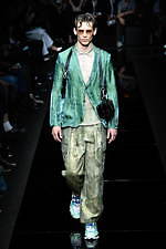 エンポリオ アルマーニ 20年春夏メンズコレクション、光を得たエネルギッシュなマスキュリンスタイル｜写真64