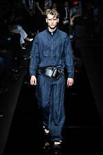 エンポリオ アルマーニ 20年春夏メンズコレクション、光を得たエネルギッシュなマスキュリンスタイル｜写真73