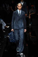 エンポリオ アルマーニ 20年春夏メンズコレクション、光を得たエネルギッシュなマスキュリンスタイル｜写真80