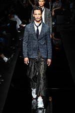 エンポリオ アルマーニ 20年春夏メンズコレクション、光を得たエネルギッシュなマスキュリンスタイル｜写真81