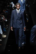 エンポリオ アルマーニ 20年春夏メンズコレクション、光を得たエネルギッシュなマスキュリンスタイル｜写真103