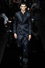 エンポリオ アルマーニ 20年春夏メンズコレクション、光を得たエネルギッシュなマスキュリンスタイル｜写真114