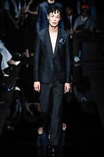 エンポリオ アルマーニ 20年春夏メンズコレクション、光を得たエネルギッシュなマスキュリンスタイル｜写真115