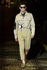 ドルチェ＆ガッバーナ 2020年春夏メンズコレクション、ジャングルの中で楽しむエレガンスな着こなし｜写真2